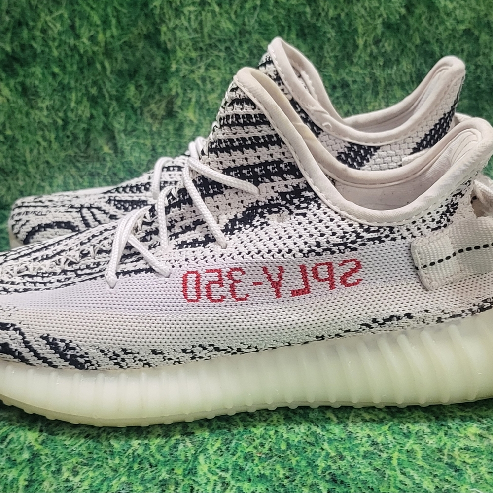 Yeezy 350 V2 Zebra Sneakers Size 7 Men (8.5 Wmn) - Picture 4 of 9